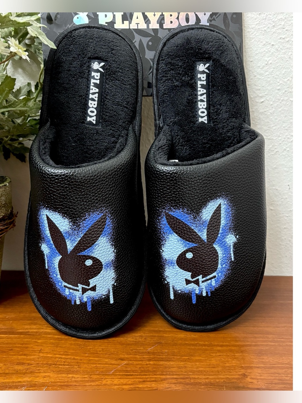 PLAYBOY MENS LOUNGE SLIPPERS M 9/10 BUNNY INDOORS OUTDOORS MEMORY FOAM AUTHENTIC
